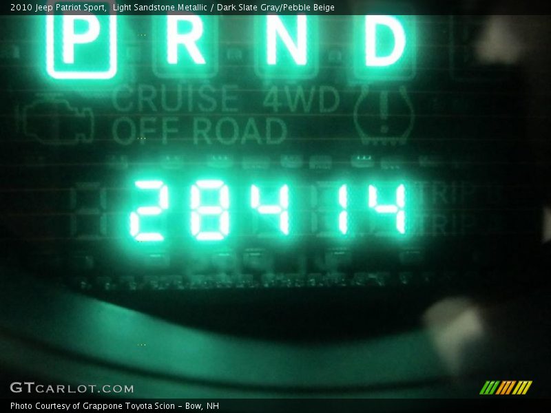 Light Sandstone Metallic / Dark Slate Gray/Pebble Beige 2010 Jeep Patriot Sport