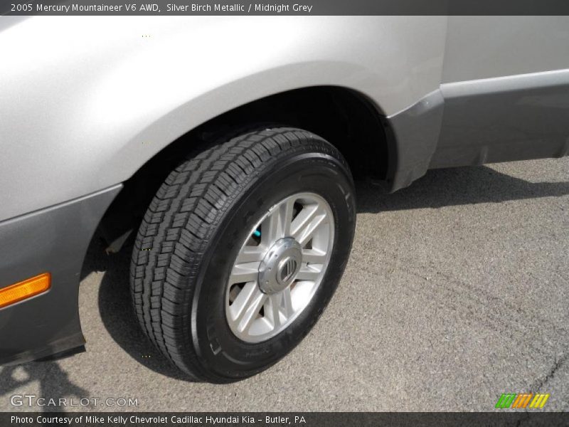 Silver Birch Metallic / Midnight Grey 2005 Mercury Mountaineer V6 AWD