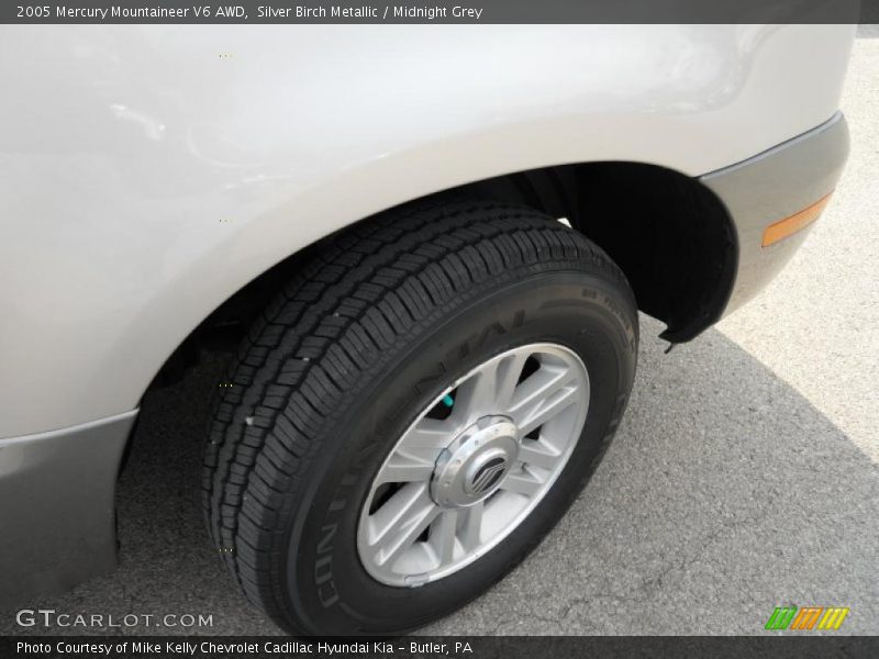 Silver Birch Metallic / Midnight Grey 2005 Mercury Mountaineer V6 AWD