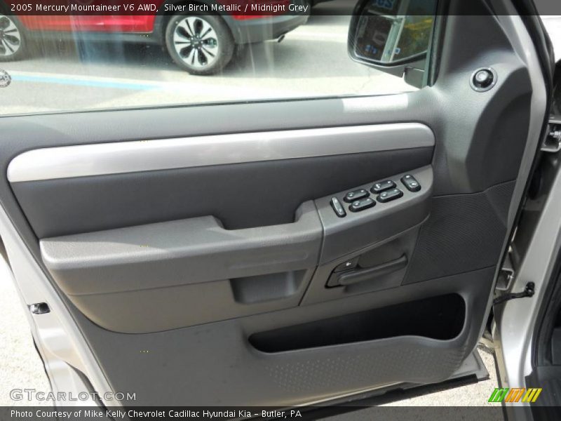 Silver Birch Metallic / Midnight Grey 2005 Mercury Mountaineer V6 AWD