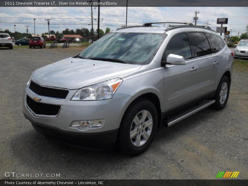 Front 3/4 View of 2011 Traverse LT