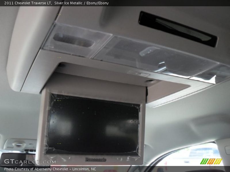 Silver Ice Metallic / Ebony/Ebony 2011 Chevrolet Traverse LT