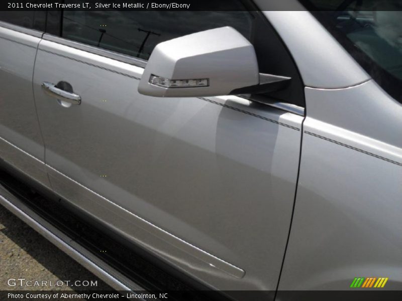 Silver Ice Metallic / Ebony/Ebony 2011 Chevrolet Traverse LT