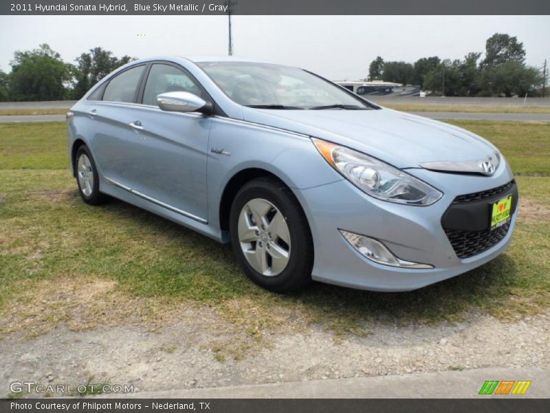 Front 3/4 View of 2011 Sonata Hybrid