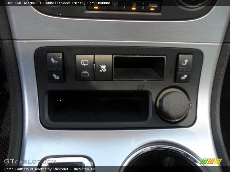 White Diamond Tricoat / Light Titanium 2009 GMC Acadia SLT
