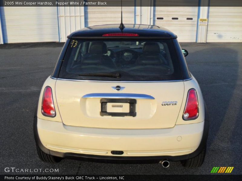 Pepper White / Panther Black 2005 Mini Cooper Hardtop