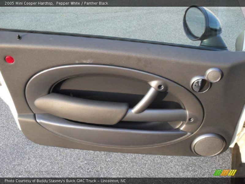 Pepper White / Panther Black 2005 Mini Cooper Hardtop