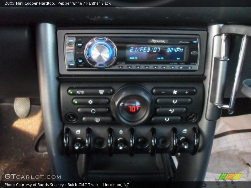 Pepper White / Panther Black 2005 Mini Cooper Hardtop