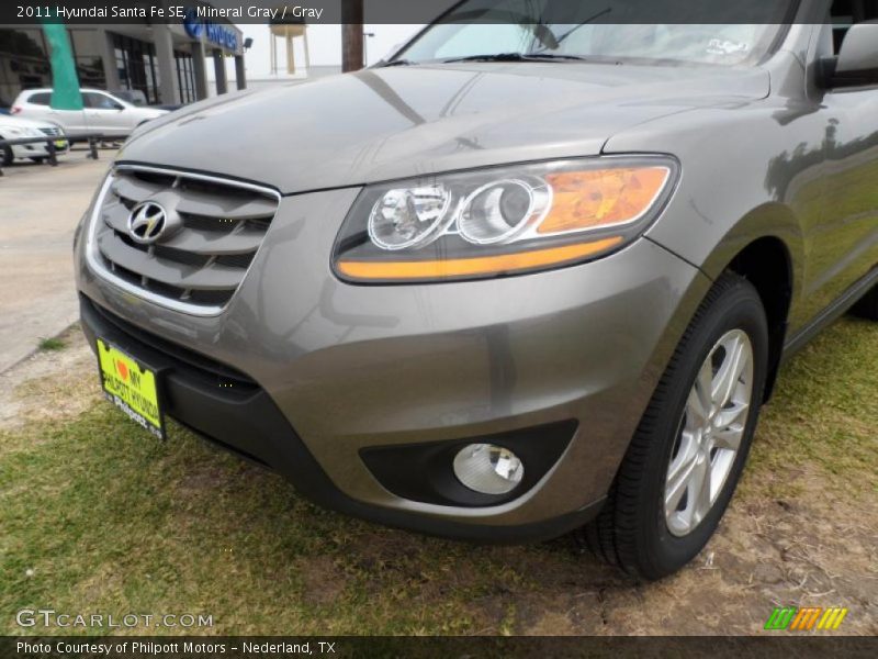 Mineral Gray / Gray 2011 Hyundai Santa Fe SE