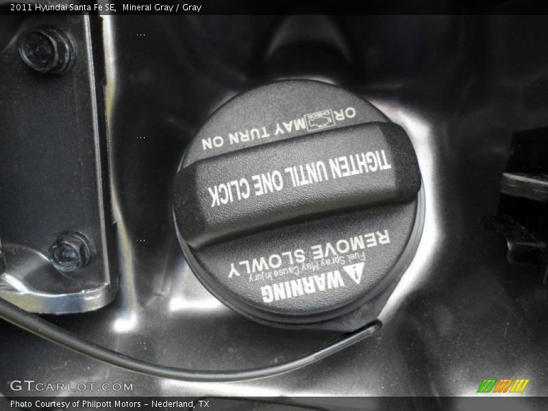 Mineral Gray / Gray 2011 Hyundai Santa Fe SE