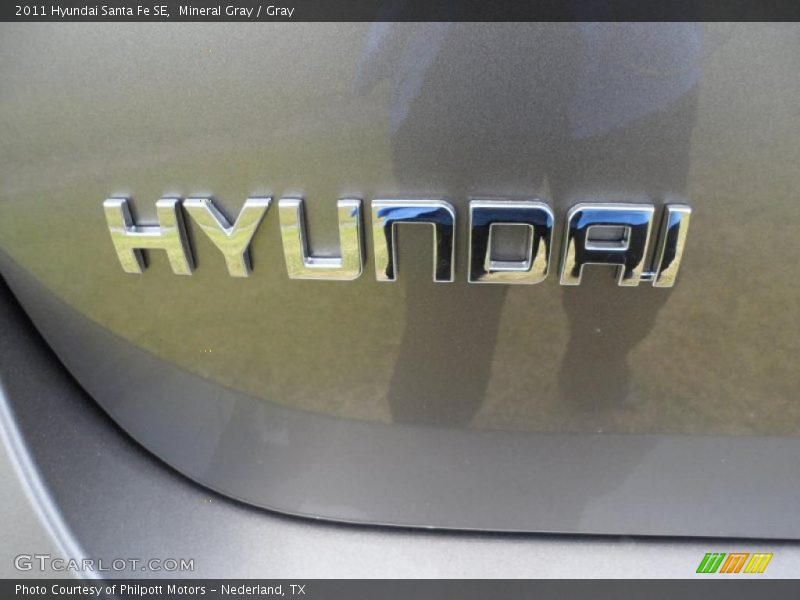 Mineral Gray / Gray 2011 Hyundai Santa Fe SE