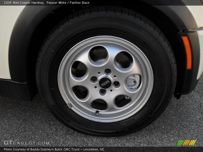 Pepper White / Panther Black 2005 Mini Cooper Hardtop