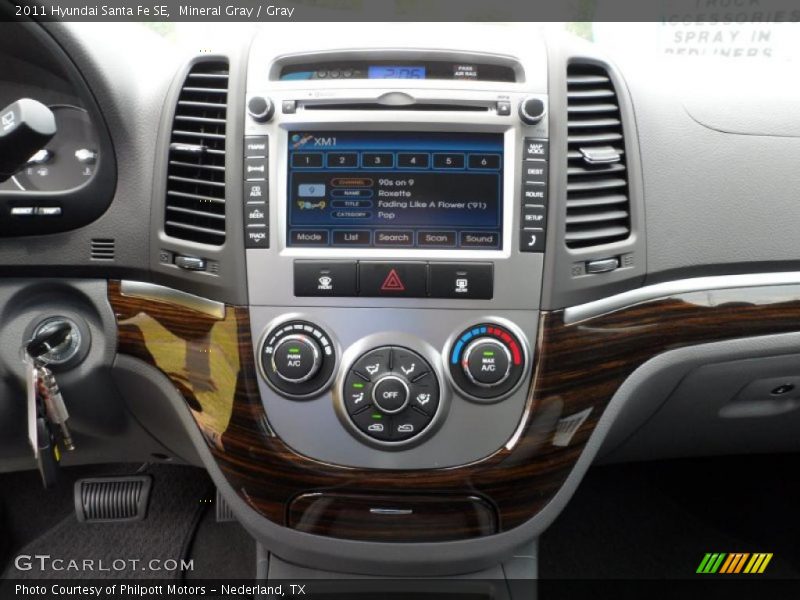 Mineral Gray / Gray 2011 Hyundai Santa Fe SE