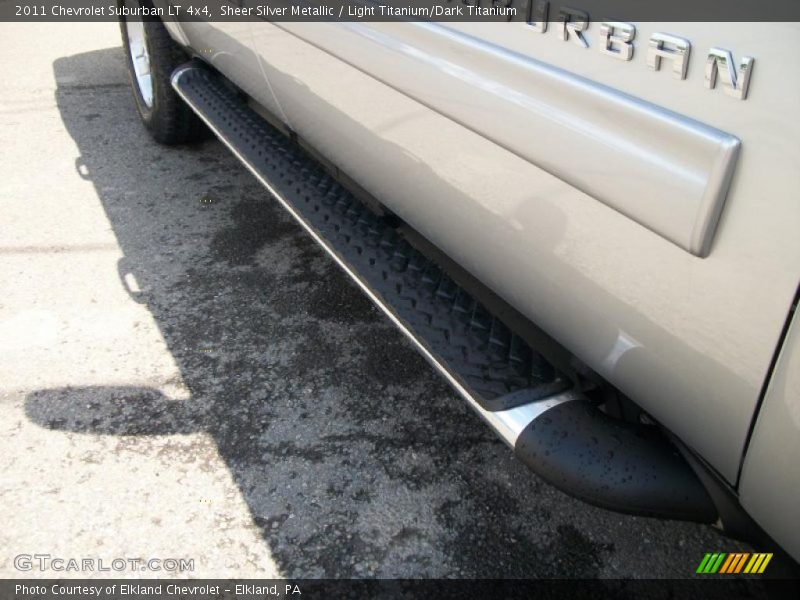 Sheer Silver Metallic / Light Titanium/Dark Titanium 2011 Chevrolet Suburban LT 4x4