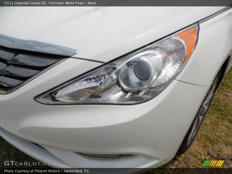 Porcelain White Pearl / Black 2011 Hyundai Sonata SE