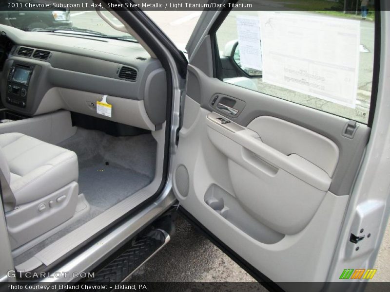 Sheer Silver Metallic / Light Titanium/Dark Titanium 2011 Chevrolet Suburban LT 4x4