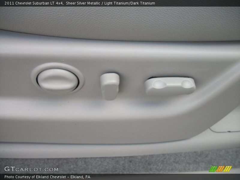 Sheer Silver Metallic / Light Titanium/Dark Titanium 2011 Chevrolet Suburban LT 4x4