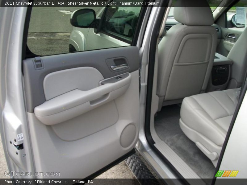 Sheer Silver Metallic / Light Titanium/Dark Titanium 2011 Chevrolet Suburban LT 4x4