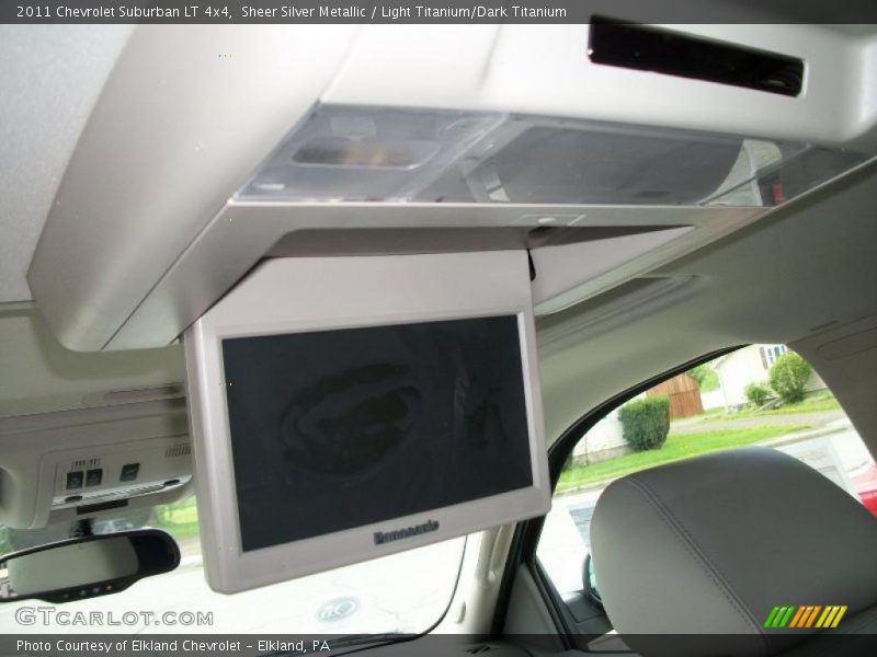 Sheer Silver Metallic / Light Titanium/Dark Titanium 2011 Chevrolet Suburban LT 4x4