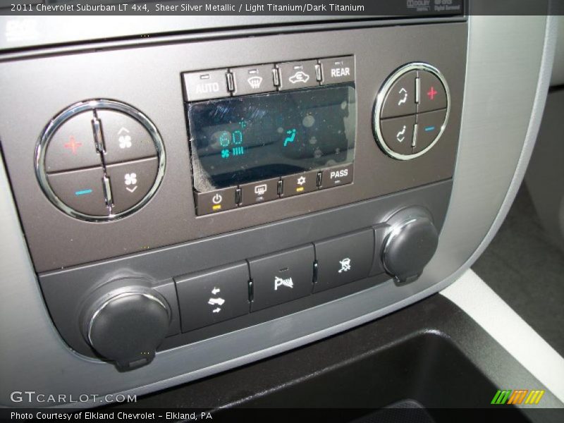 Sheer Silver Metallic / Light Titanium/Dark Titanium 2011 Chevrolet Suburban LT 4x4