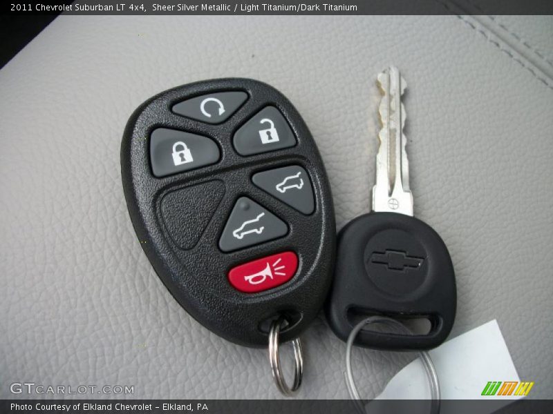 Sheer Silver Metallic / Light Titanium/Dark Titanium 2011 Chevrolet Suburban LT 4x4