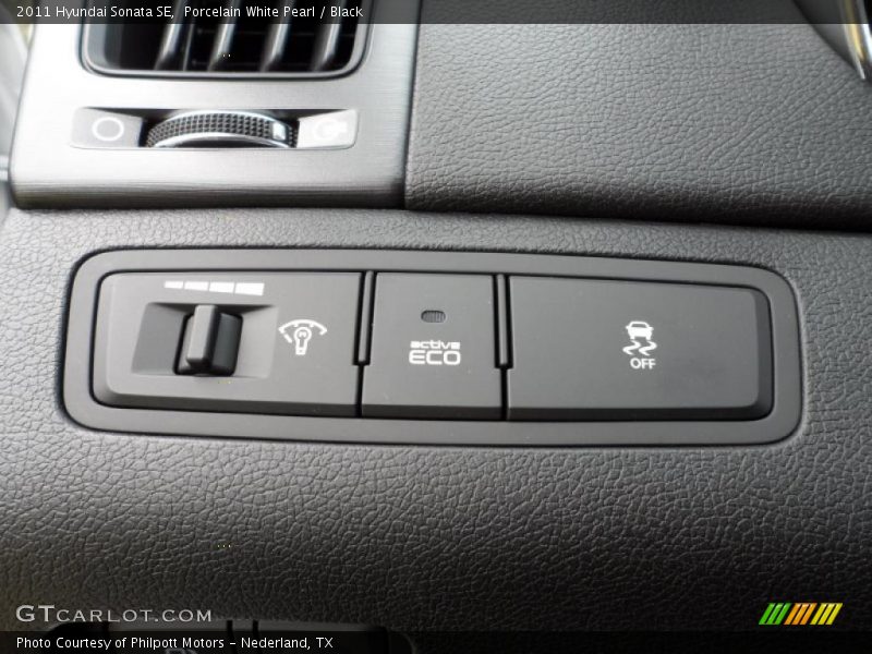 Porcelain White Pearl / Black 2011 Hyundai Sonata SE