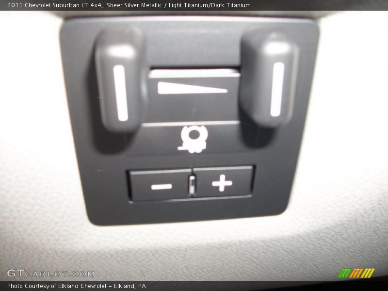 Sheer Silver Metallic / Light Titanium/Dark Titanium 2011 Chevrolet Suburban LT 4x4