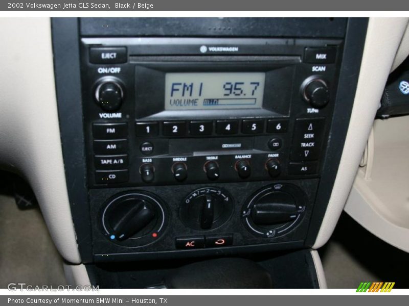 Black / Beige 2002 Volkswagen Jetta GLS Sedan