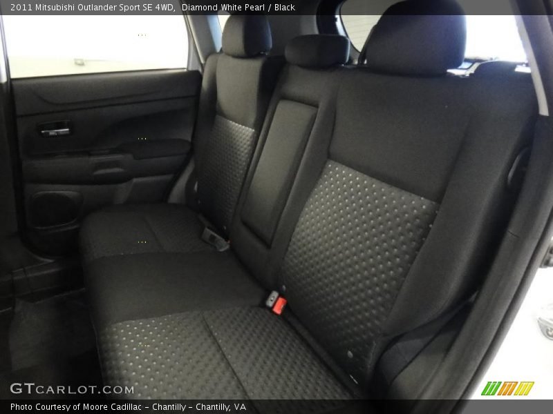 Diamond White Pearl / Black 2011 Mitsubishi Outlander Sport SE 4WD