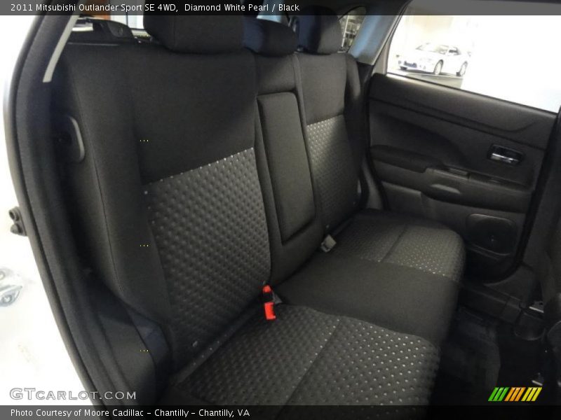 Diamond White Pearl / Black 2011 Mitsubishi Outlander Sport SE 4WD