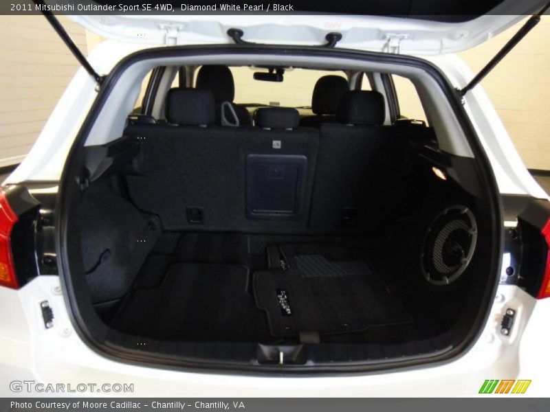 Diamond White Pearl / Black 2011 Mitsubishi Outlander Sport SE 4WD