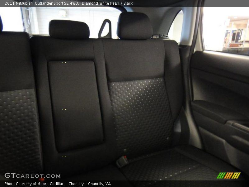Diamond White Pearl / Black 2011 Mitsubishi Outlander Sport SE 4WD