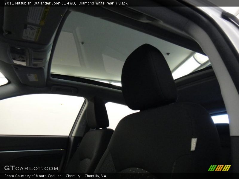Diamond White Pearl / Black 2011 Mitsubishi Outlander Sport SE 4WD
