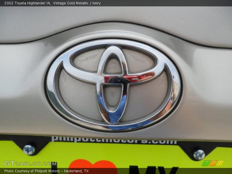 Vintage Gold Metallic / Ivory 2002 Toyota Highlander I4