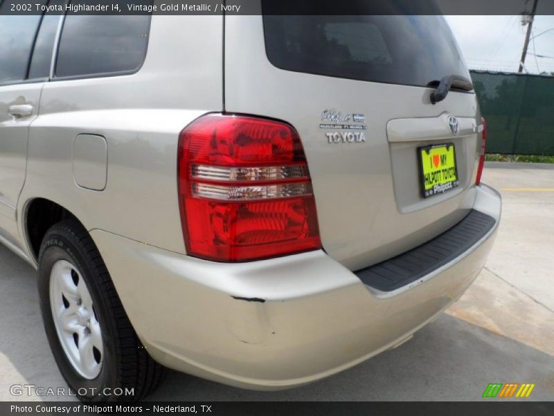 Vintage Gold Metallic / Ivory 2002 Toyota Highlander I4