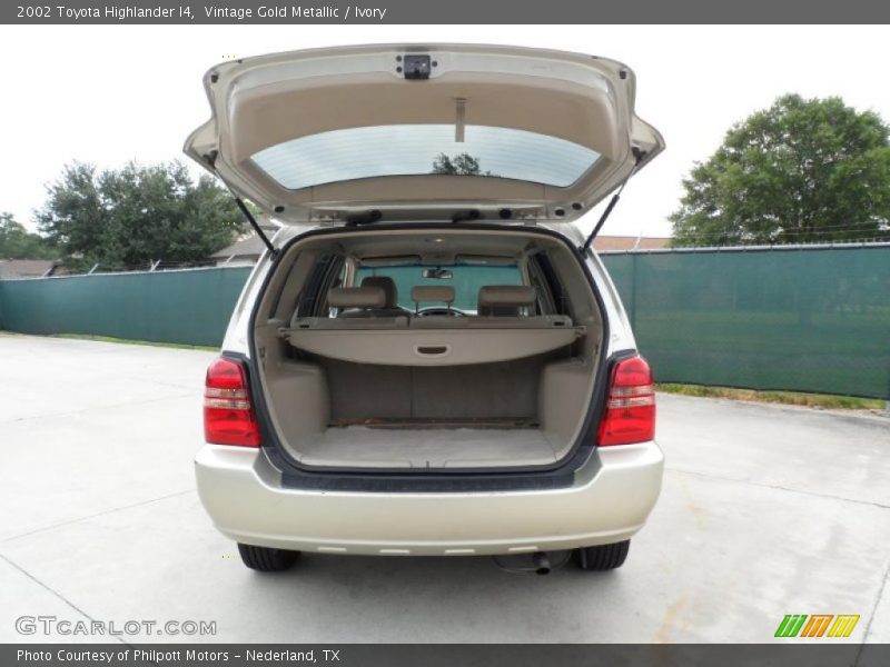 Vintage Gold Metallic / Ivory 2002 Toyota Highlander I4