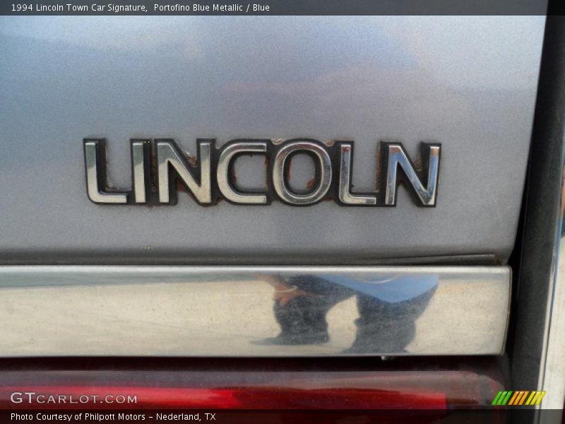 Portofino Blue Metallic / Blue 1994 Lincoln Town Car Signature