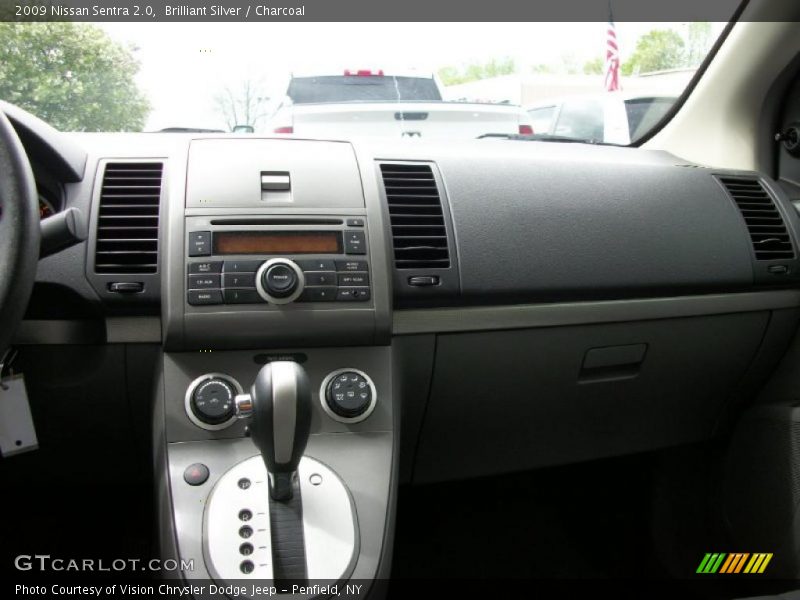 Brilliant Silver / Charcoal 2009 Nissan Sentra 2.0