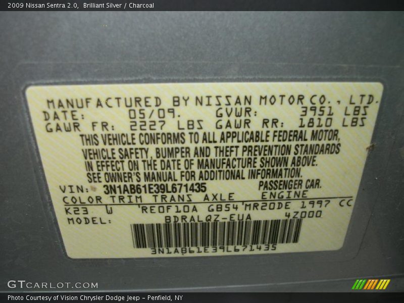 Brilliant Silver / Charcoal 2009 Nissan Sentra 2.0