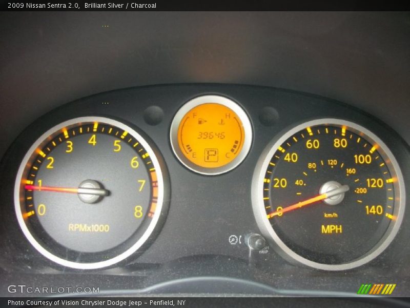 Brilliant Silver / Charcoal 2009 Nissan Sentra 2.0