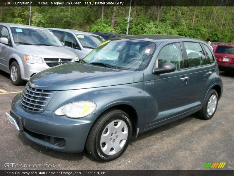 Front 3/4 View of 2006 PT Cruiser 
