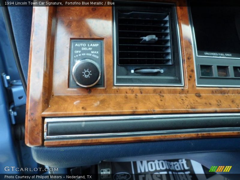 Portofino Blue Metallic / Blue 1994 Lincoln Town Car Signature