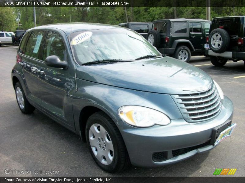 Front 3/4 View of 2006 PT Cruiser 