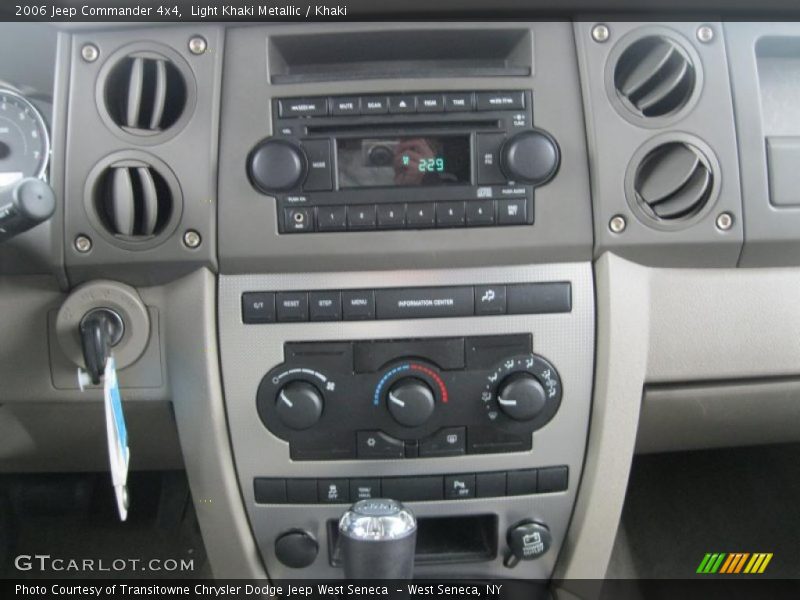 Light Khaki Metallic / Khaki 2006 Jeep Commander 4x4