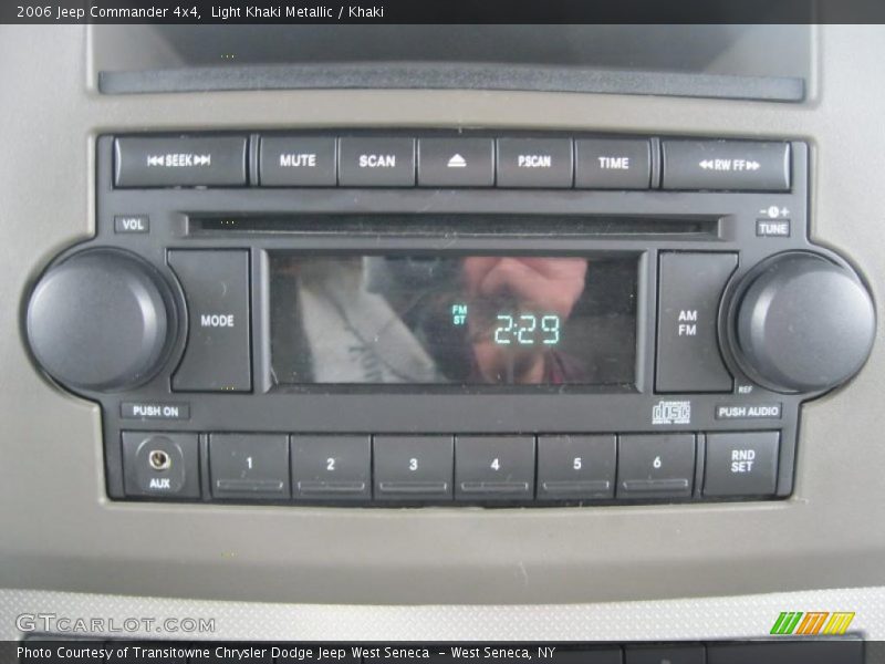 Light Khaki Metallic / Khaki 2006 Jeep Commander 4x4