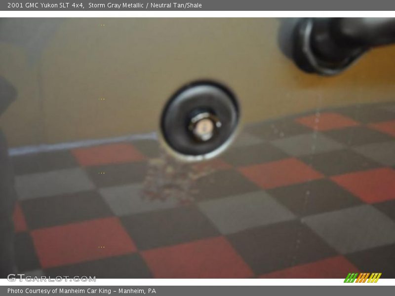Storm Gray Metallic / Neutral Tan/Shale 2001 GMC Yukon SLT 4x4