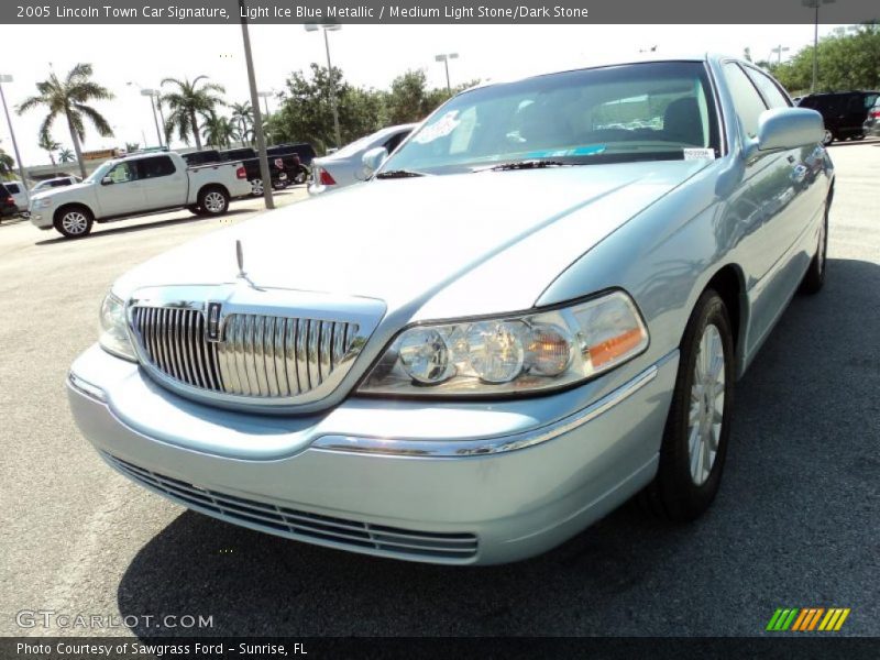Light Ice Blue Metallic / Medium Light Stone/Dark Stone 2005 Lincoln Town Car Signature