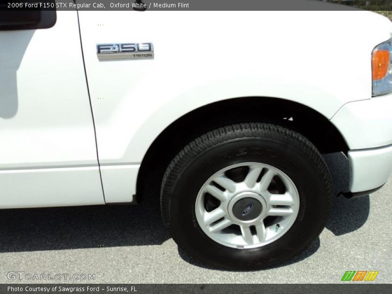 Oxford White / Medium Flint 2006 Ford F150 STX Regular Cab