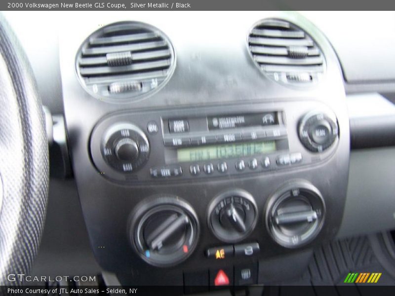 Silver Metallic / Black 2000 Volkswagen New Beetle GLS Coupe