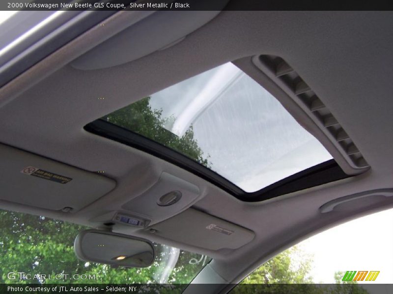 Sunroof of 2000 New Beetle GLS Coupe